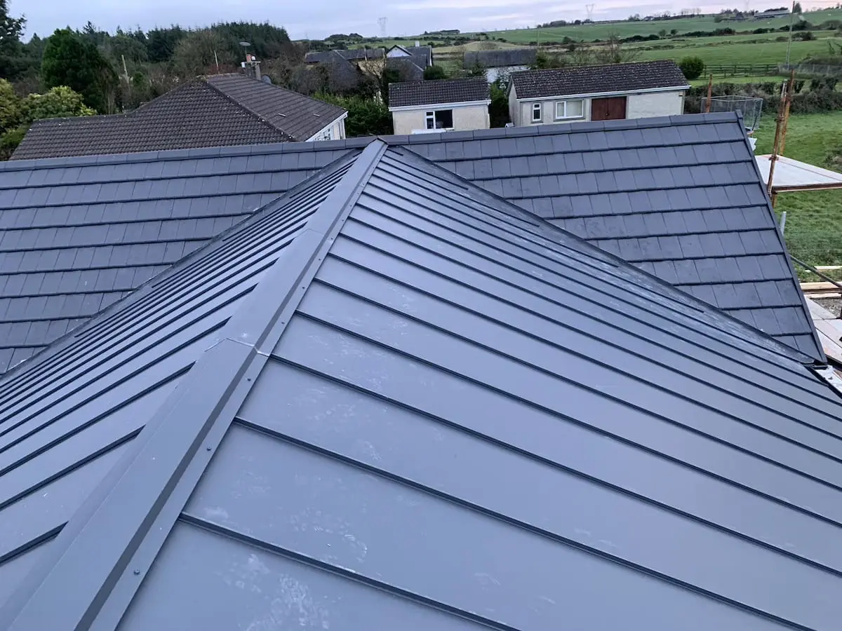 Zinc Roofing: a modern alternative with standing seam design