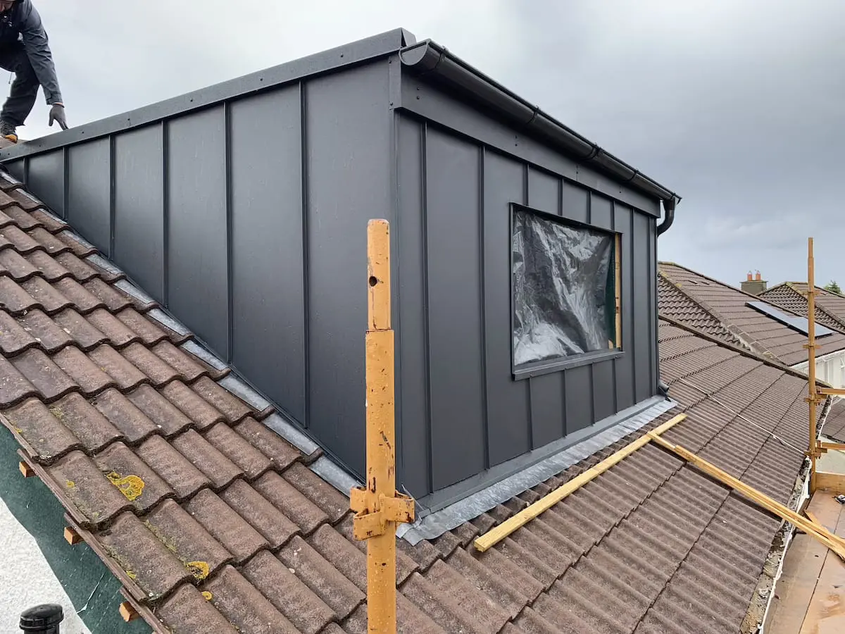 Zinc Roofing: a modern alternative with standing seam design