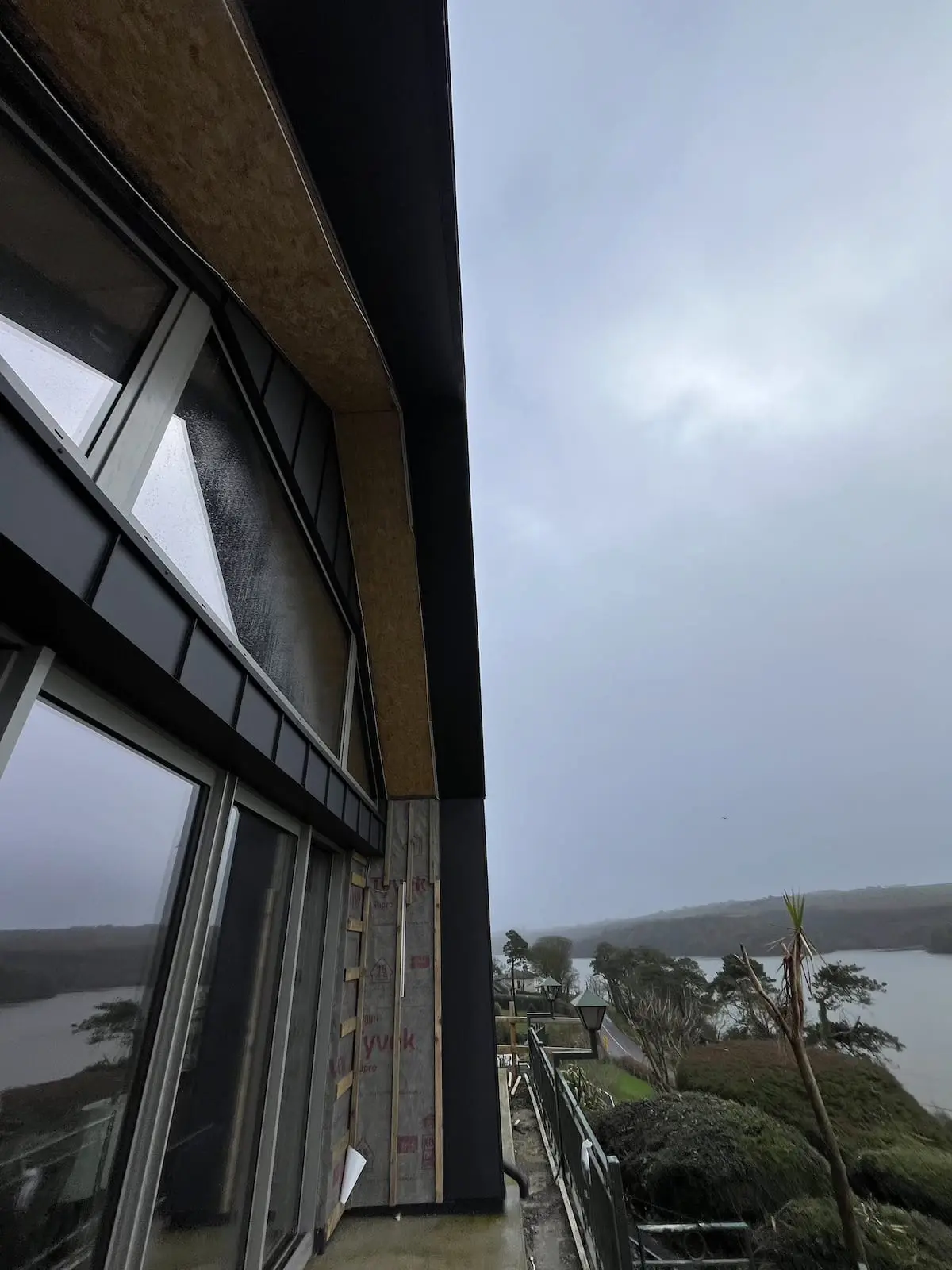 Zinc Roofing: a modern alternative with standing seam design